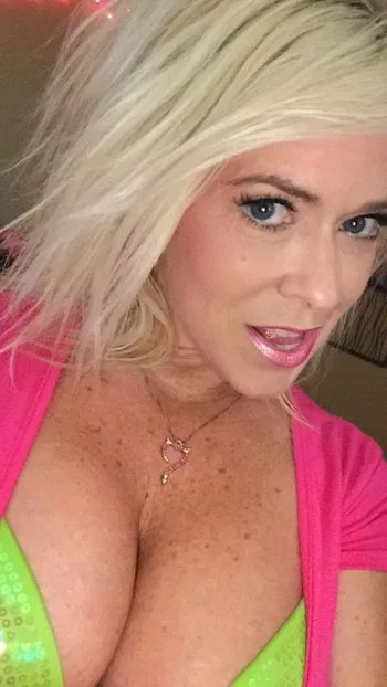 Savannah Steele™ OnlyFans photos and videos