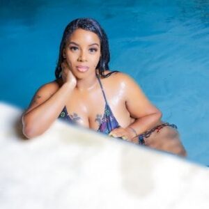 Holli Bee OnlyFans photos and videos