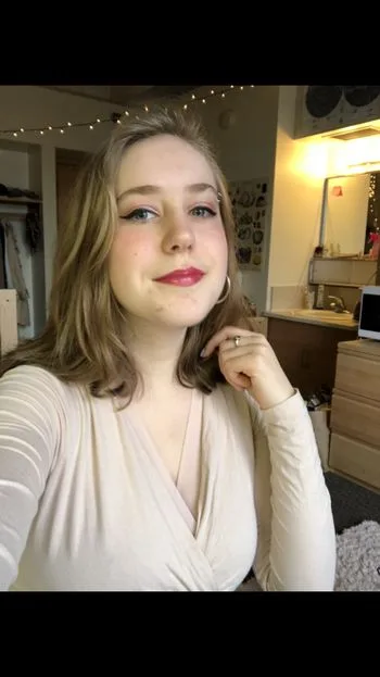 Hyacinth OnlyFans photos and videos