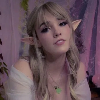 Hailie OnlyFans photos and videos