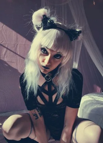 Naomi Vylit OnlyFans photos and videos