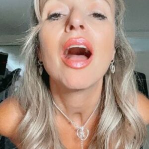 FriskyMissX OnlyFans photos and videos