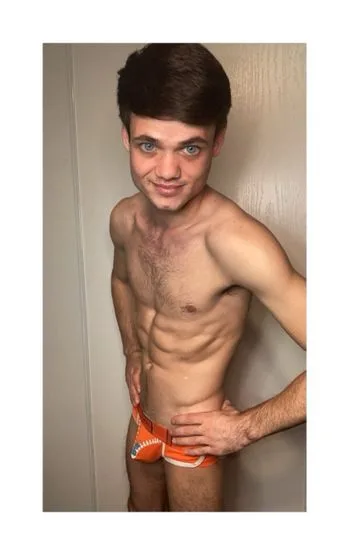 Andrew Robins OnlyFans photos and videos