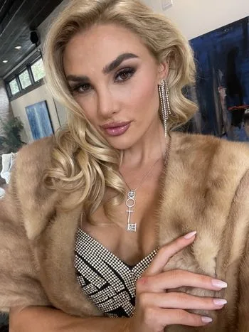 Kenzie Anne OnlyFans photos and videos