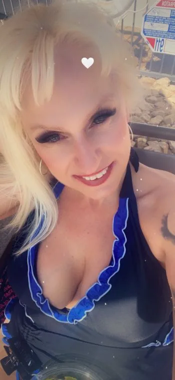 Meshelle OnlyFans photos and videos