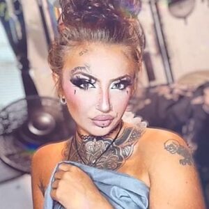 Liz OnlyFans photos and videos