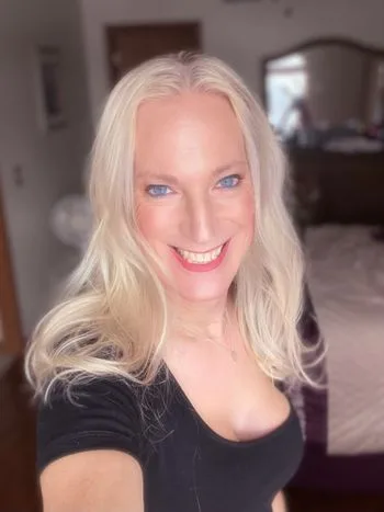 Jenny V OnlyFans photos and videos