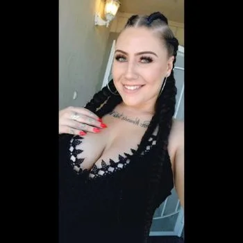 Ophelia OnlyFans photos and videos