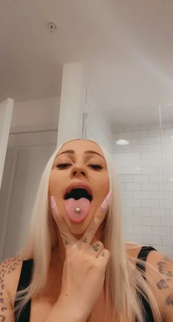 Savanna Snow OnlyFans photos and videos