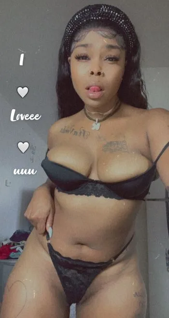 BellaStar OnlyFans photos and videos