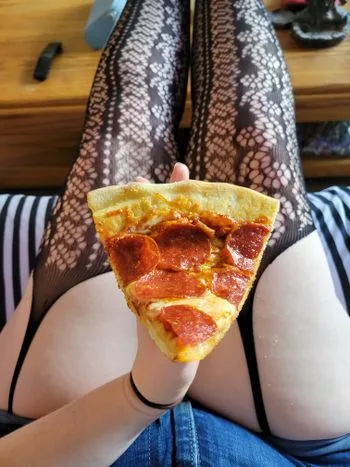Local CottageWh0re Lesbian OnlyFans photos and videos