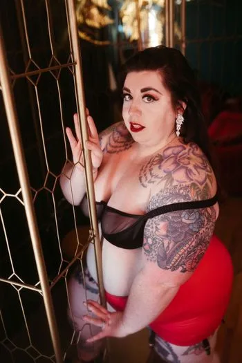 Ashlee OnlyFans photos and videos