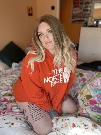 Ella OnlyFans photos and videos