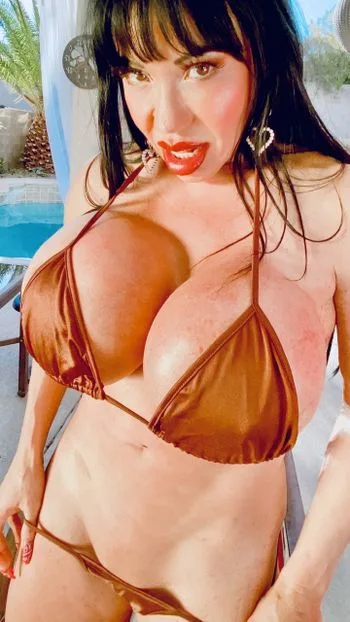 Ava Devine OnlyFans photos and videos